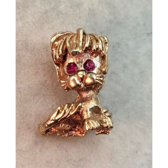Vintage Gold-Tone Kitty Brooch With Red Rhinestone Eyes Textured Design - Picture 1 of 2